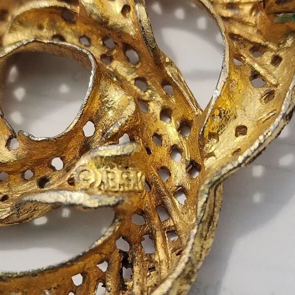 Rare Vintage Signed BSK Gold Tone Triple Ring Pretzel Shaped Basket Weave Brooch